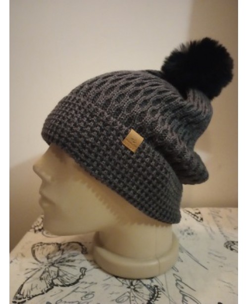 Мъжка плетена шапка с помпон